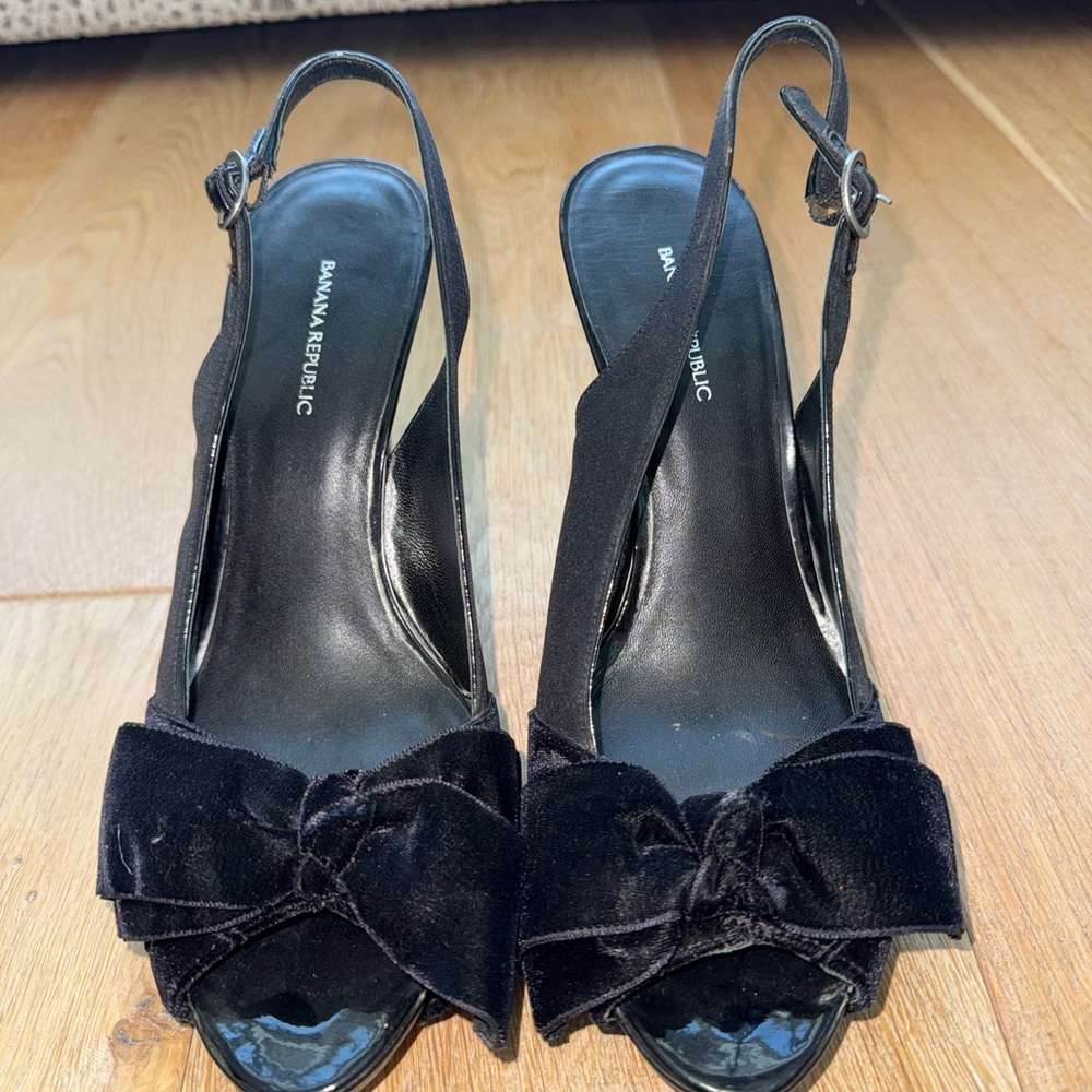 Banana Republic Black Velvet Slingback Heels
